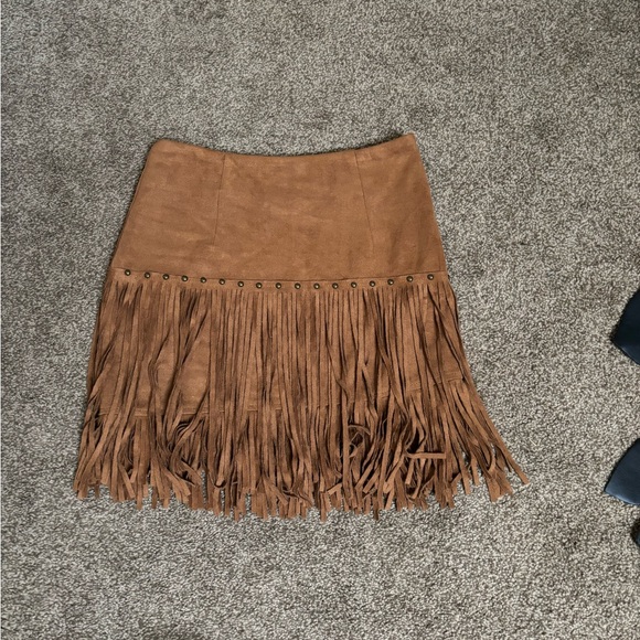 Stylish Fringed Brown Mini Skirt - Picture 2 of 4